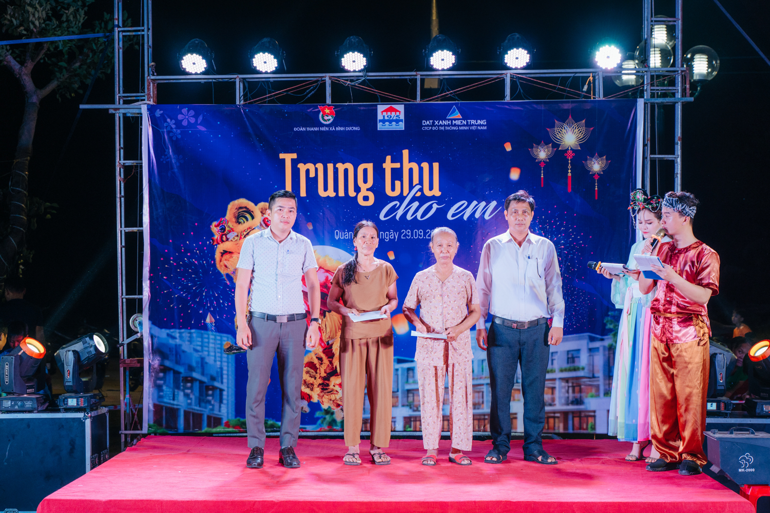 HÀNG NGÀN NGƯỜI DÂN QUẢNG NGÃI ĐỔ VỀ ĐÔNG YÊN RESIDENCES VUI TẾT TRUNG THU - Viet Nam Smart City