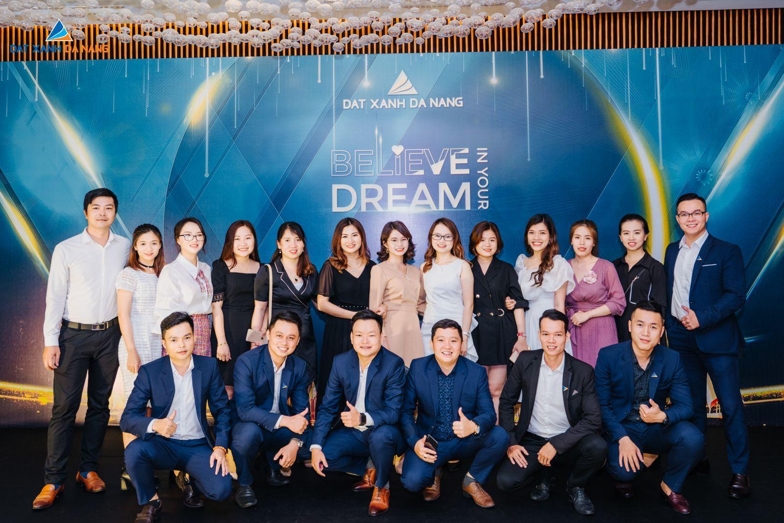 TỔNG KẾT VÀ VINH DANH QUÝ III/2019: BELIEVE IN YOUR DREAM! - Viet Nam Smart City