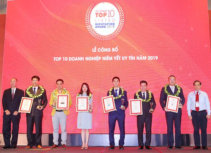ĐẤT XANH XUẤT SẮC ĐẠT GIẢI TOP 10 CÔNG TY NIÊM YẾT UY TÍN NĂM 2019 - Viet Nam Smart City