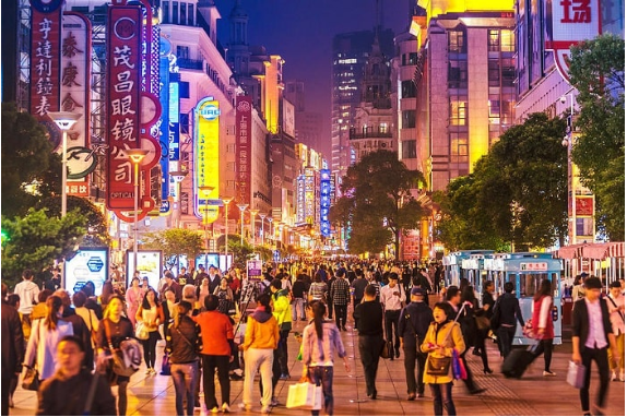 Phố Nam Kinh mỗi ngày đón 1,7 triệu du khách và cư dân ghé thăm
