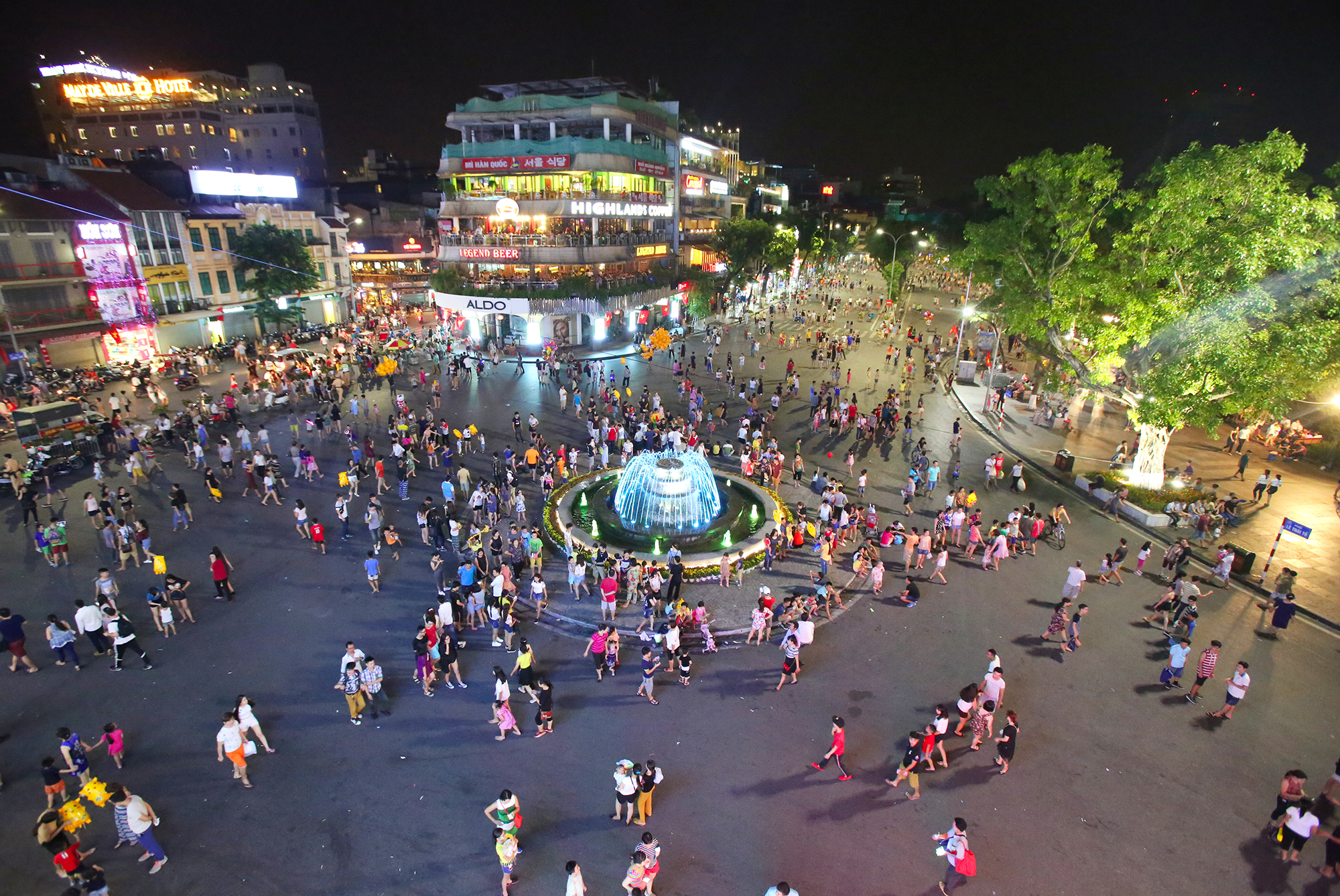 Shophouse mặt hồ, phố đi bộ ngày càng đắt giá - Viet Nam Smart City